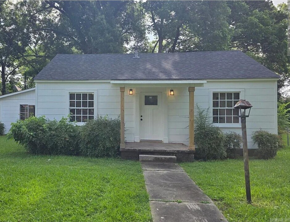 309 Mc Kinley St in Lonoke, AR - Building Photo