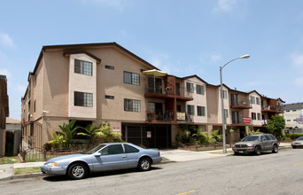 The Med Apartments in Long Beach, CA - Foto de edificio - Building Photo