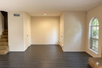 9146 Wilcrest Dr in Houston, TX - Building Photo - Building Photo