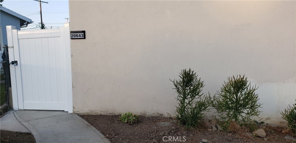 20643 Cohasset St in Los Angeles, CA - Building Photo