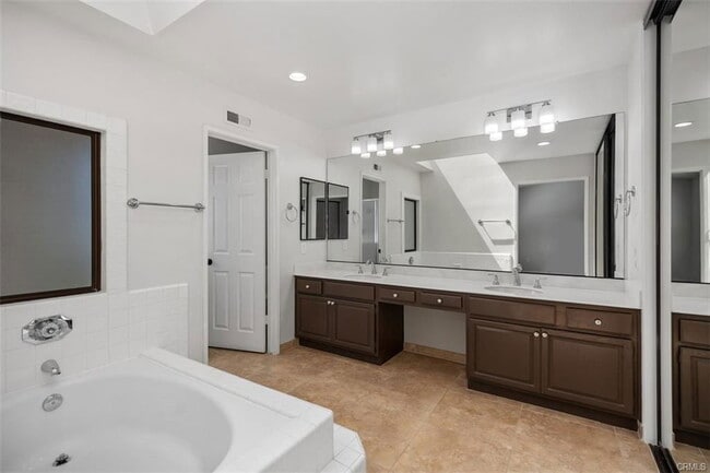 25716 Harbor Point Dr