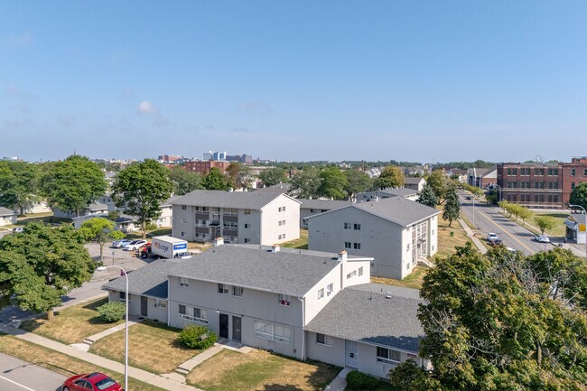 481 Clinton St in Buffalo, NY - Building Photo - Building Photo