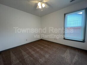 1336 Oak Knolls Dr in Fayetteville, NC - Building Photo - Building Photo