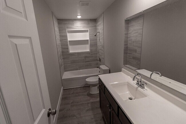 3708 Greeley Dr in Columbia, MO - Foto de edificio - Building Photo