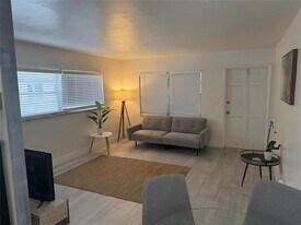 1638 Plunkett St in Hollywood, FL - Building Photo