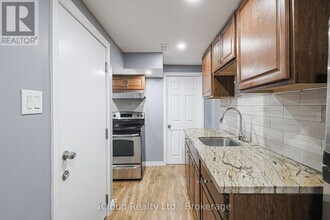 210 Miller Dr in Halton Hills, ON - Building Photo - Building Photo