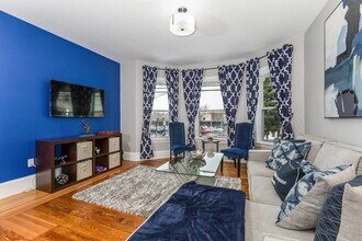 98 Elm St, Unit 1 in Somerville, MA - Building Photo - Building Photo