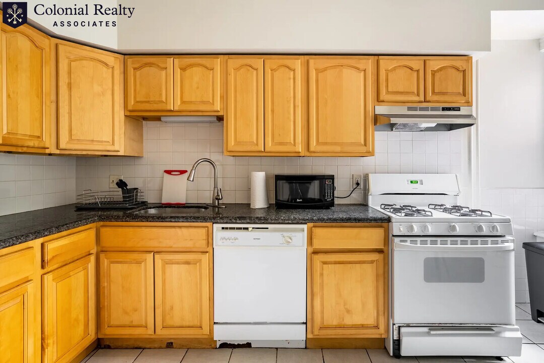 12 Strathmore Rd in Brookline, MA - Building Photo
