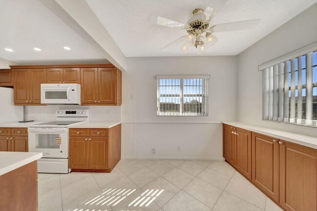 13001 SW 15th Ct in Pembroke Pines, FL - Building Photo - Building Photo