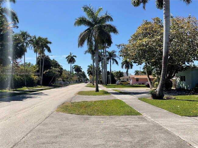 1443 Harding St in Hollywood, FL - Building Photo - Building Photo