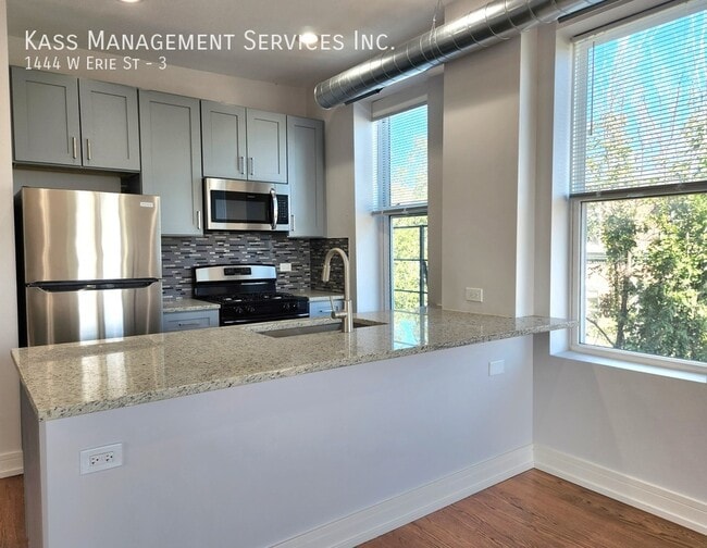 property at 1444 W Erie St