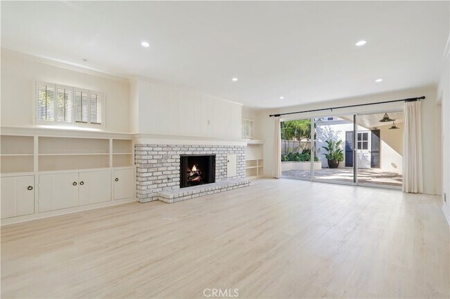 149 Via Waziers in Newport Beach, CA - Foto de edificio - Building Photo