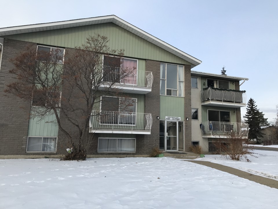 Rundle Apartments in Edmonton, AB - Building Photo