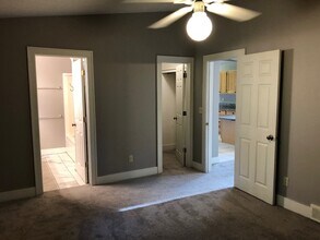 121 Highland Dr in Iowa City, IA - Building Photo - Building Photo