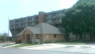 Laurel Plaza Apartments