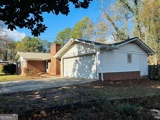 2324 Brenda Ln in Lithia Springs, GA - Building Photo - Building Photo