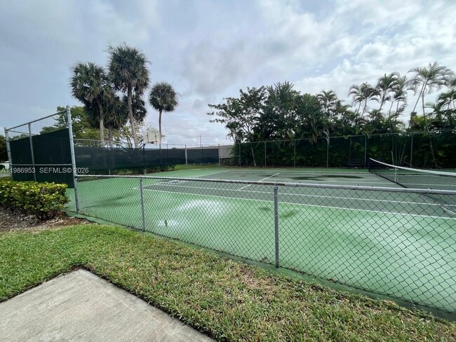 5570 SW 70th Pl S in Miami, FL - Building Photo - Building Photo