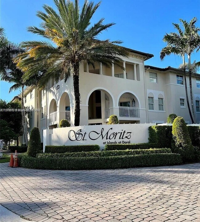 11403 NW 89th St in Doral, FL - Building Photo
