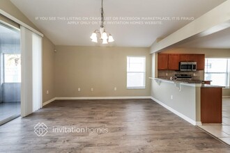 1018 Cristelle Jean Dr in Ruskin, FL - Foto de edificio - Building Photo
