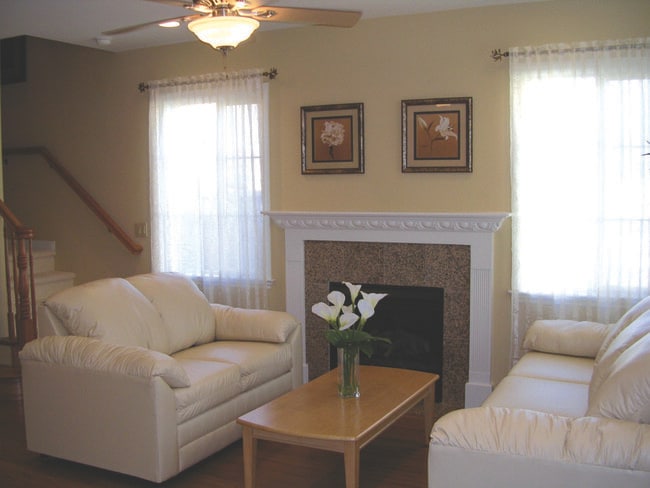 13733 Ruther Ave in South Gate, CA - Foto de edificio - Building Photo