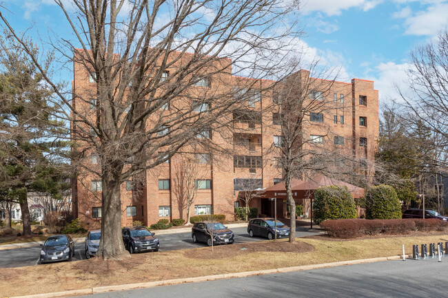 Waterford Square in Reston, VA - Foto de edificio - Building Photo