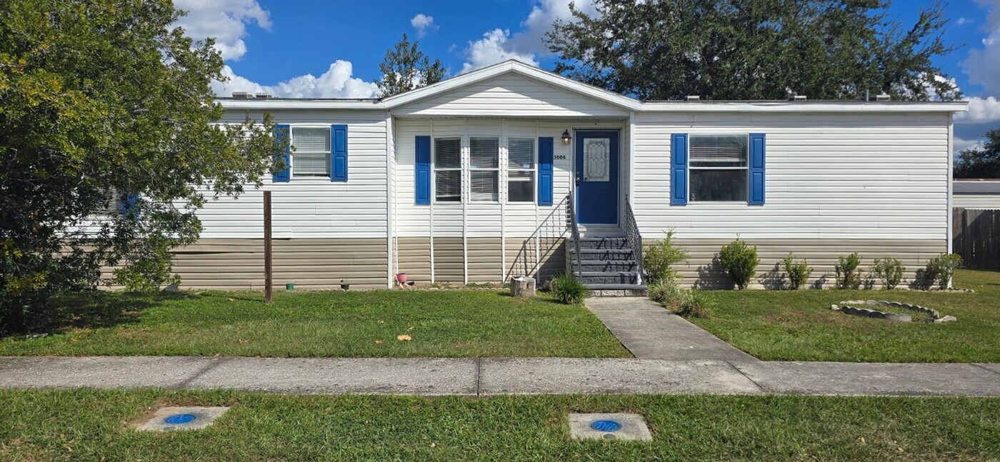 3806 Kiah Dr in Zephyrhills, FL - Building Photo