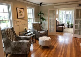 27 Gammons Rd in Waban, MA - Foto de edificio - Building Photo
