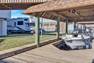 41 Dolphin St in Bayou Vista, TX - Building Photo - Building Photo