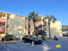 209 Miracle Strip Parkway Unit C in Mary Esther, FL - Building Photo