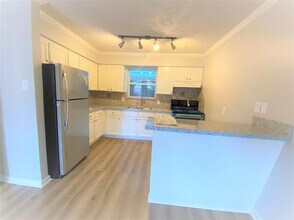 911 Byrne St-Unit -6 in Houston, TX - Building Photo - Building Photo