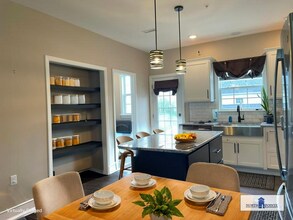 2445 Artesian Wy in Lancaster, PA - Building Photo - Building Photo