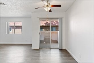 Regency Heights in Las Vegas, NV - Foto de edificio - Building Photo