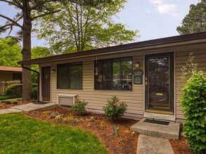 Sea Pines Apartments in Newport News, VA - Building Photo - Building Photo
