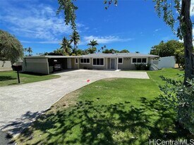 137 Kaluamoo St in Kailua, HI - Building Photo