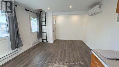 4992 McRae St in Niagara Falls, ON - Building Photo - Building Photo