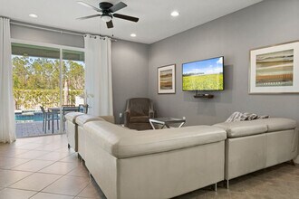 561 Lasso Dr in Kissimmee, FL - Building Photo - Building Photo