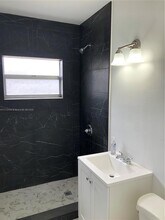 751 SW 10th St in Miami, FL - Building Photo - Building Photo