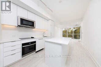 181-181 Sheppard Ave E in Toronto, ON - Building Photo - Building Photo