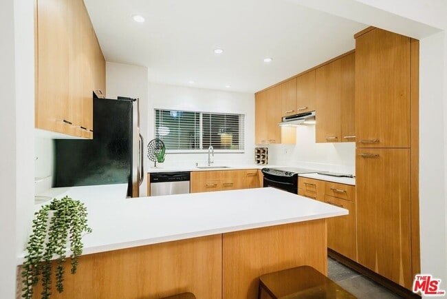 645 Westmount Dr in West Hollywood, CA - Building Photo - Building Photo