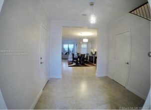 10360 NW 70th Ter in Doral, FL - Building Photo - Building Photo