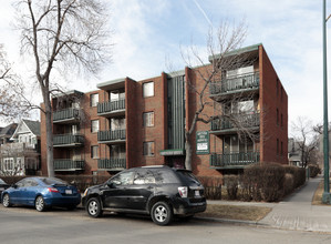 Grosvener House in Calgary, AB - Building Photo - Building Photo