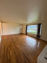 401 NW Tumlin Ave in Winston, OR - Building Photo - Building Photo