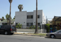 4942 Maplewood Ave in Los Angeles, CA - Foto de edificio - Building Photo