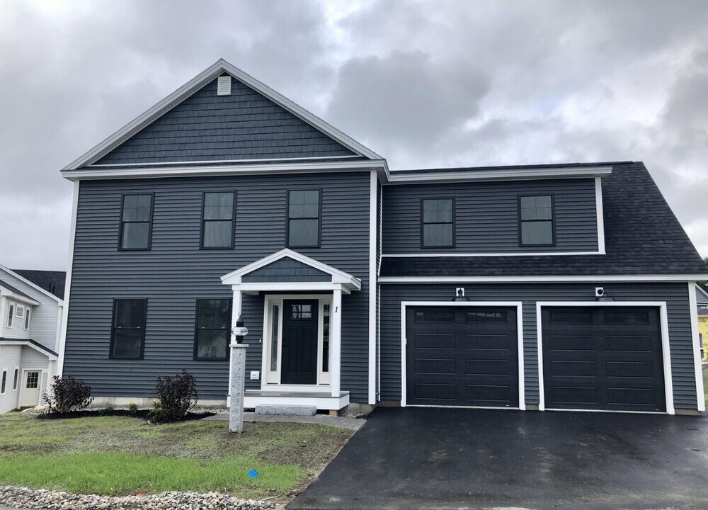 1 Wagon Wheel Ln in Falmouth, ME - Building Photo