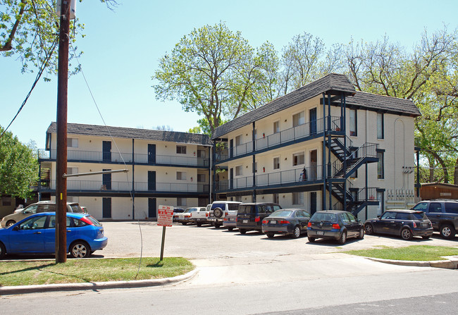 Barton Springs Apartments in Austin, TX - Building Photo - Building Photo