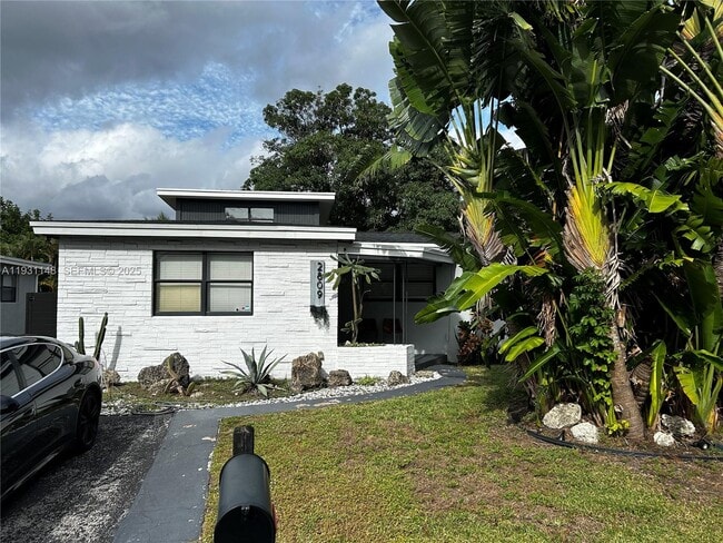 2809 SW 8th St in Fort Lauderdale, FL - Building Photo - Building Photo