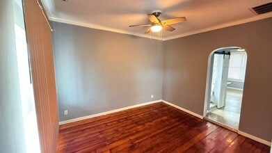 8224 S Muskegon Ave in Chicago, IL - Building Photo - Building Photo