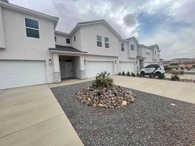 3843 Mustang Vly Dr in Washington, UT - Building Photo - Building Photo