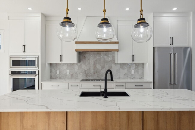 33 Harvard St NW in Calgary, AB - Building Photo - Building Photo