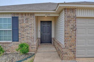 1325 Quartz Pl in Noble, OK - Building Photo - Building Photo